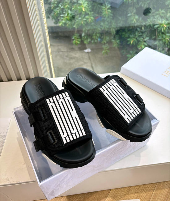 Christian Dior CD Sophisticated Stitched Slide Sandals for Versatile Wear
