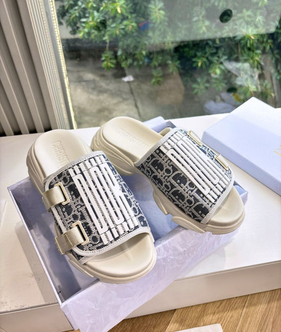 Christian Dior CD Sophisticated Stitched Slide Sandals for Versatile Wear