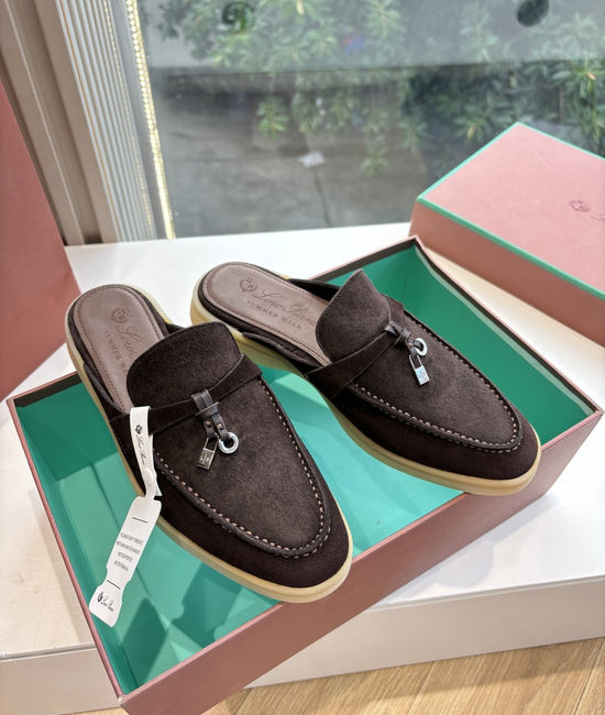 Loro Piana Classic Smooth Leather Loafers Elegant Comfortable Footwear