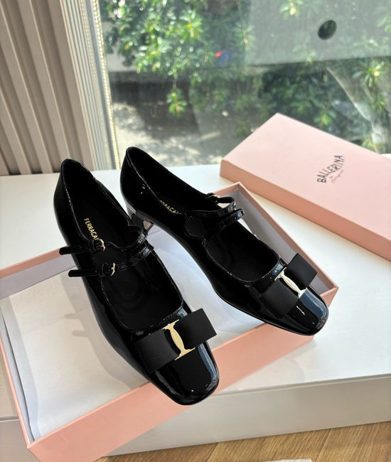 Ferragamo Patent Leather Bow Flat Loafers Soft Lined Daily Wear Shoes