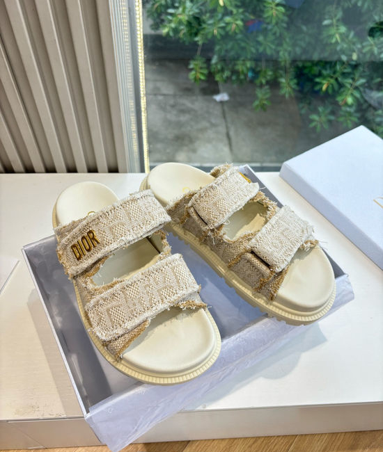 Christian Dior CD Chic Embroidered Slip-On Sandals for All Seasons