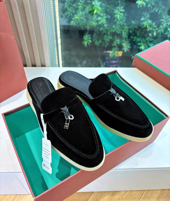 Loro Piana Classic Smooth Leather Loafers Elegant Comfortable Footwear
