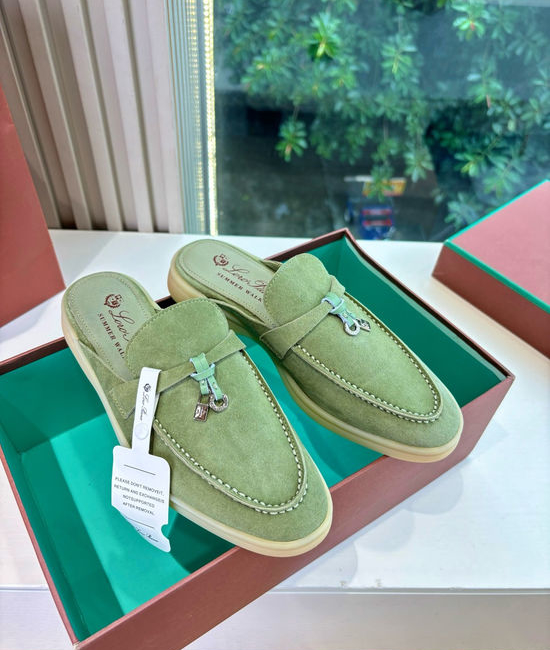 Loro Piana Classic Smooth Leather Loafers Elegant Comfortable Footwear