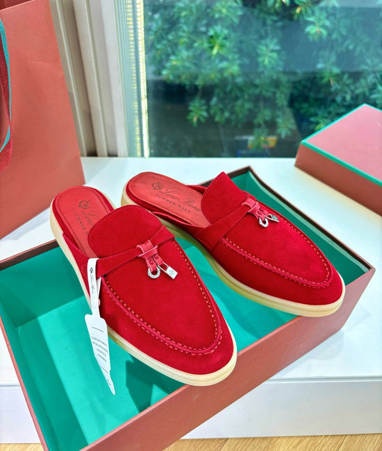 Loro Piana Classic Smooth Leather Loafers Elegant Comfortable Footwear