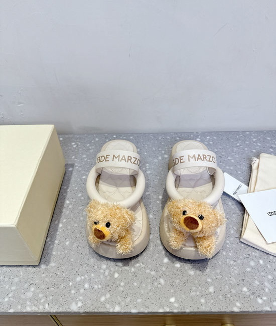 13De Marzo Cute Bear Decor Thick Sole Flip Flops for Outings