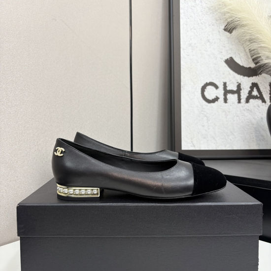 Roger Viver RV Diamond Buckle Sheepskin Leather Sole Sandals