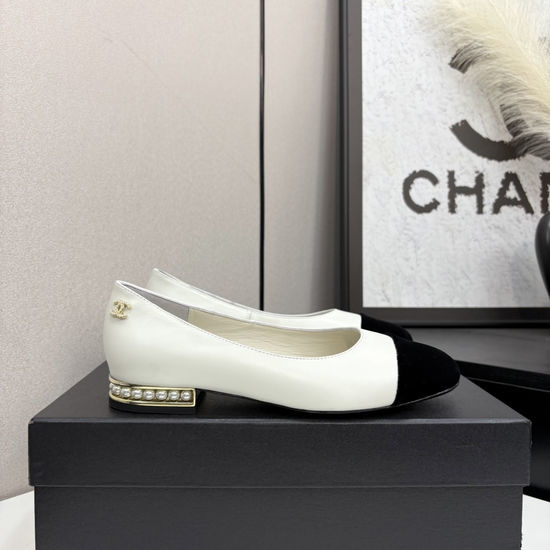 Roger Viver RV Diamond Buckle Sheepskin Leather Sole Sandals