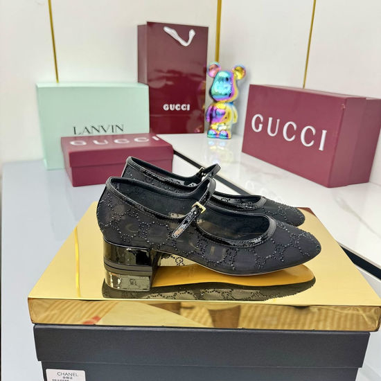 Gucci Lace Crystal Decorated Low Heel Patent Leather Dress Shoes