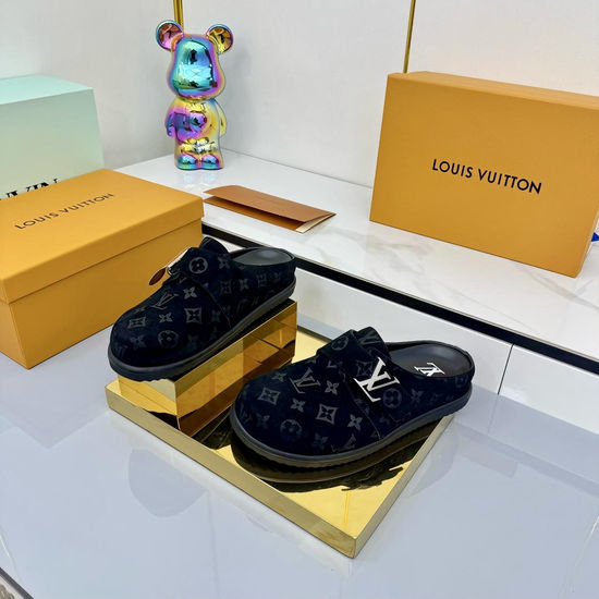 Louis Vuitton LV Closed Toe Slides Comfortable Soft Sole Design