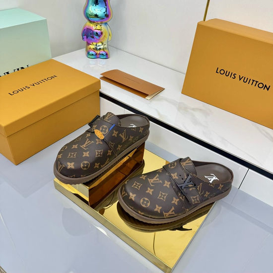 Louis Vuitton LV Closed Toe Slides Comfortable Soft Sole Design