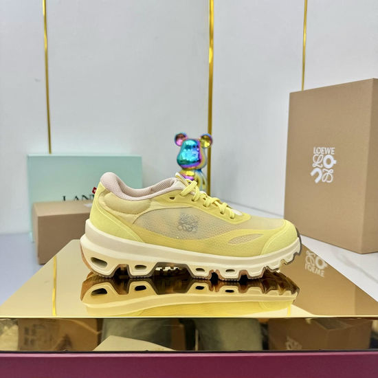 Loewe Lightweight Breathable Running Shoes Suitable for Outdoor and Urban