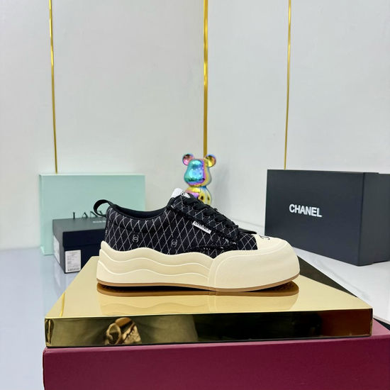 Chanel Classic Black White Casual Comfortable Sheepskin Sneakers