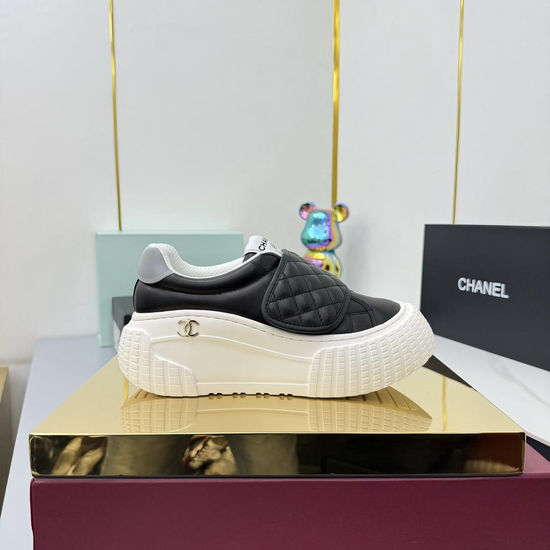 Chanel Classic Black White Casual Comfortable Sheepskin Sneakers