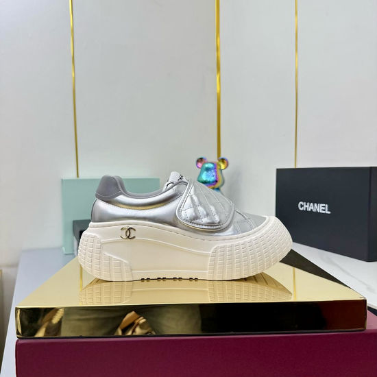 Chanel Classic Black White Casual Comfortable Sheepskin Sneakers