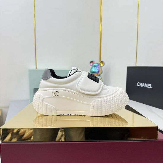 Chanel Classic Black White Casual Comfortable Sheepskin Sneakers
