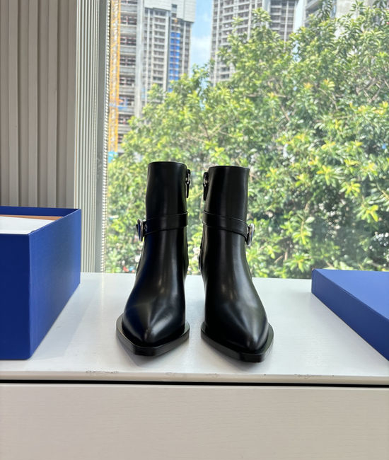 Stuart Weitzman Classic Cowhide Chelsea Ankle Boots with Durable Tread Sole