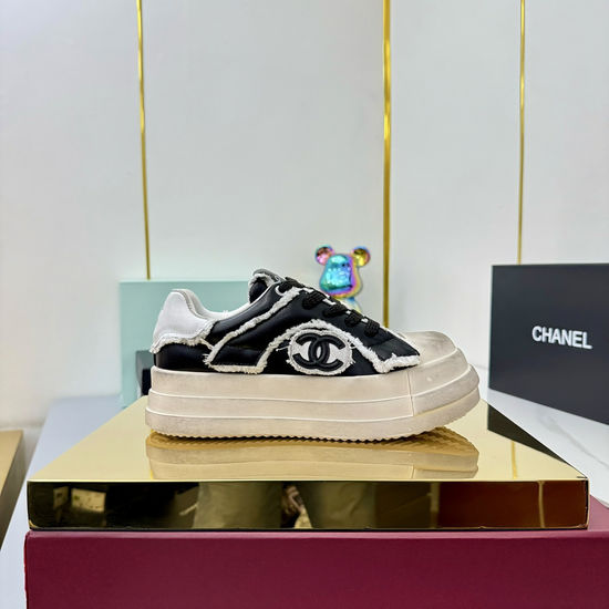Chanel Classic Black White Casual Comfortable Sheepskin Sneakers