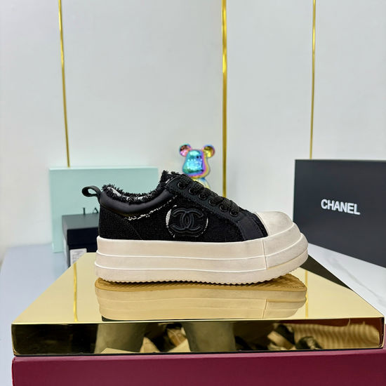 Chanel Classic Black White Casual Comfortable Sheepskin Sneakers