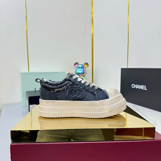 Chanel Classic Black White Casual Comfortable Sheepskin Sneakers