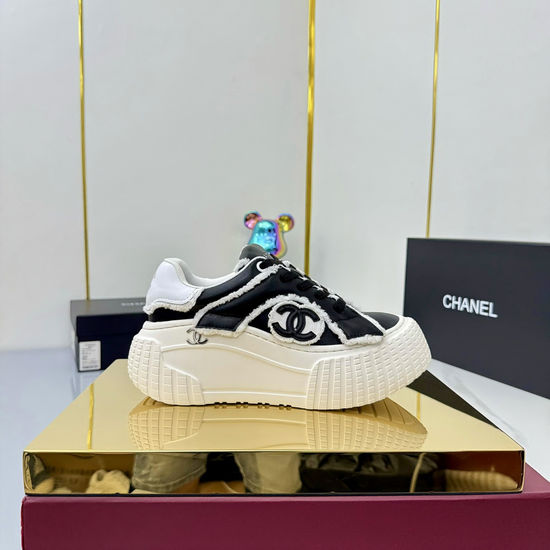 Chanel Classic Black White Casual Comfortable Sheepskin Sneakers