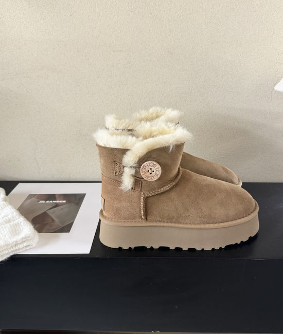 UGG Thick Sole Low-Cut Wooden Buckle Waterproof Boots