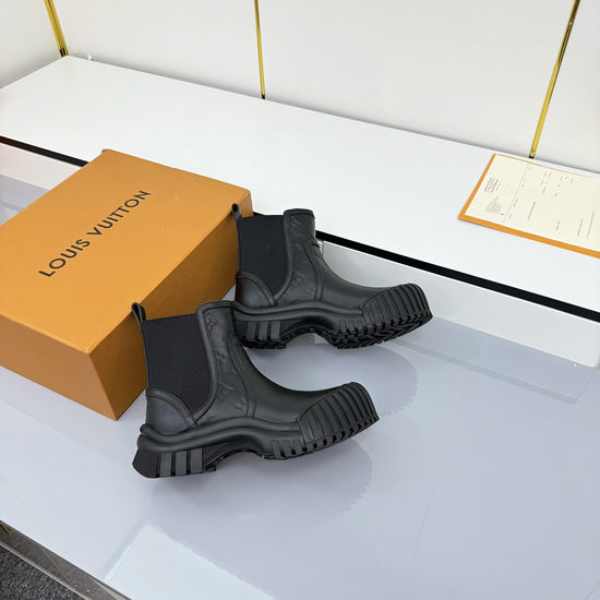 Louis Vuitton LV Premium Suede Leather Casual Shoes With Debossed Logo
