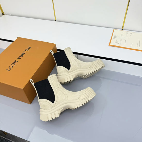 Louis Vuitton LV Premium Suede Leather Casual Shoes With Debossed Logo