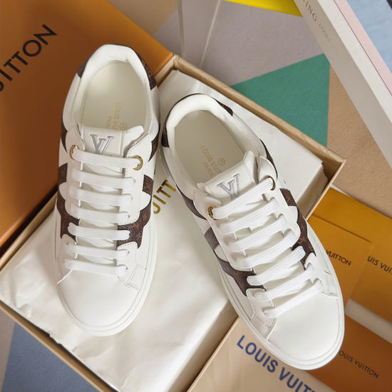 Louis Vuitton LV Embossed Leather Comfortable Casual White Sneakers