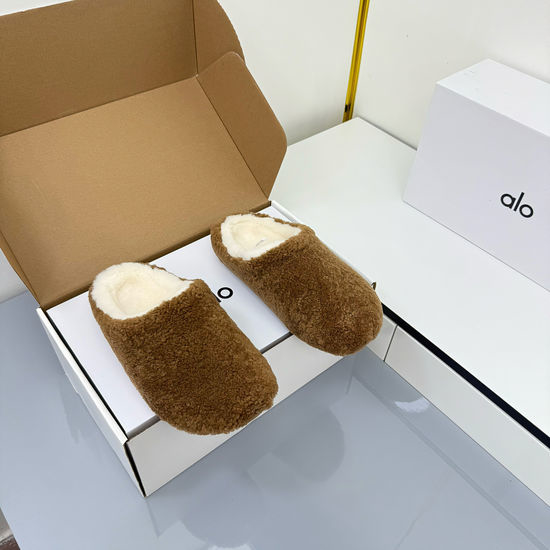 Alo Soft Suede Lined Casual Comfortable Daily Boots