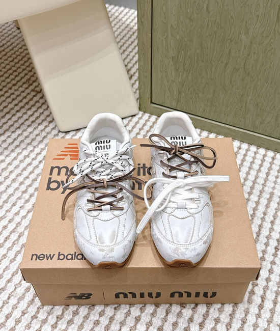 Miu Miu Vintage Casual Sneakers Dual Lace Design Retro Style