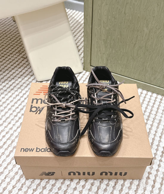 Miu Miu Vintage Casual Sneakers Dual Lace Design Retro Style