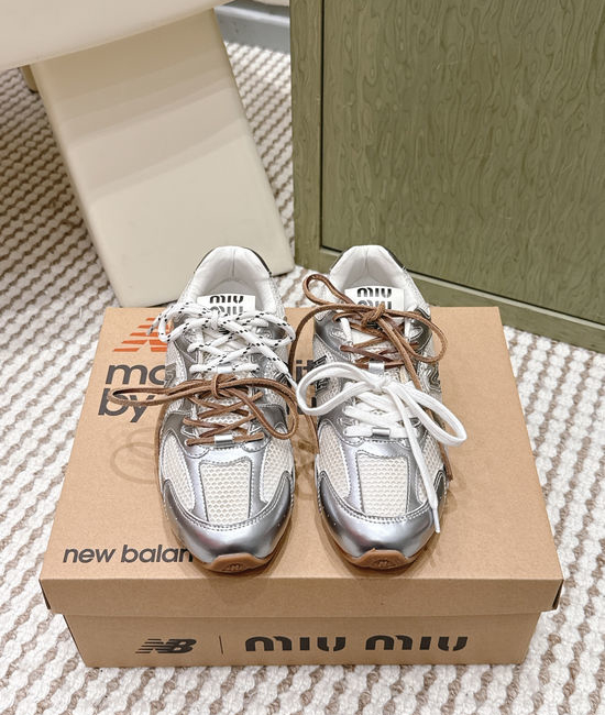 Miu Miu Vintage Casual Sneakers Dual Lace Design Retro Style