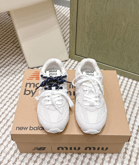 Miu Miu Vintage Casual Sneakers Dual Lace Design Retro Style