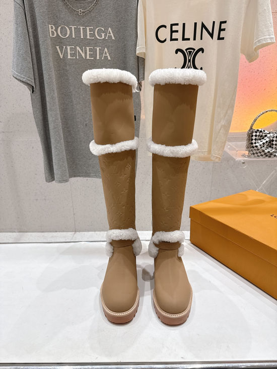 Louis Vuitton Waterproof Snow Boots with Monogram Pattern and Wool Lining