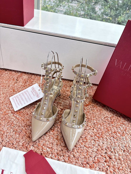 Valentino Classic Rivet Patent Leather Sole Comfortable Daily Footwear