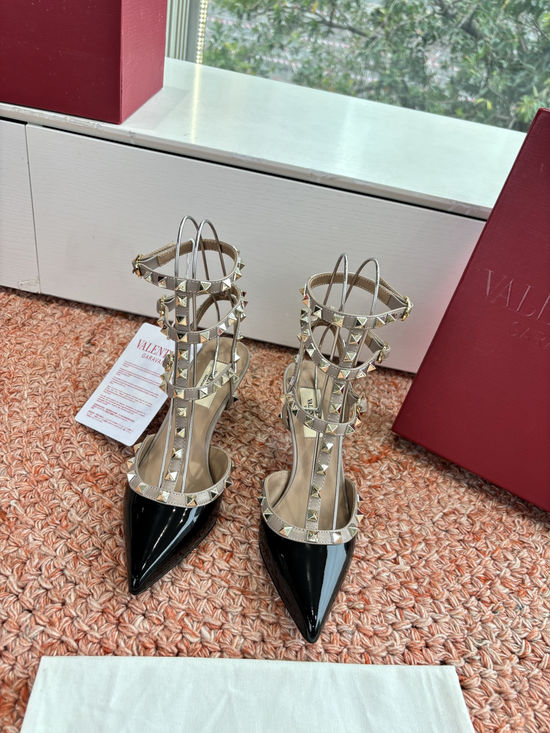 Valentino Classic Rivet Patent Leather Sole Comfortable Daily Footwear