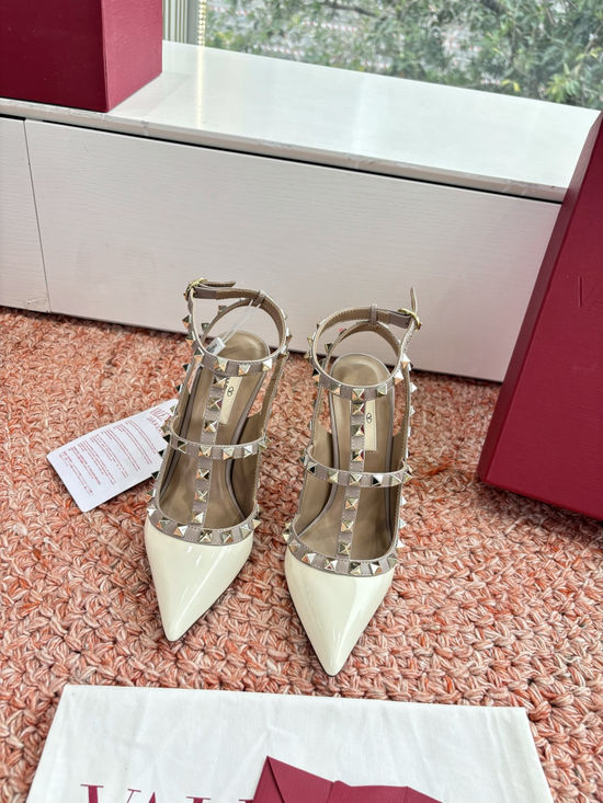 Valentino Classic Rivet Flats Patent Leather Comfortable Elevating Footwear
