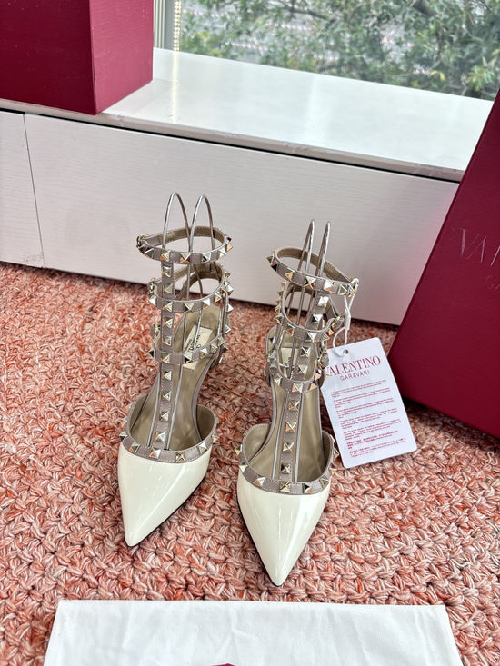 Valentino Classic Rivet Patent Leather Sole Comfortable Daily Footwear