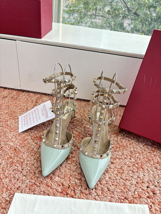 Valentino Classic Rivet Patent Leather Sole Comfortable Daily Footwear