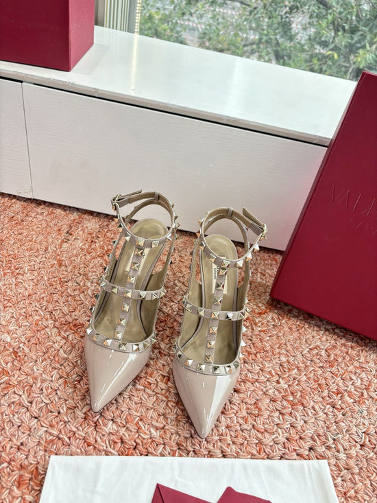 Valentino Classic Rivet Flats Patent Leather Comfortable Elevating Footwear