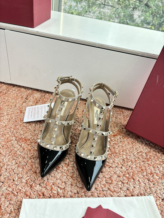 Valentino Classic Rivet Flats Patent Leather Comfortable Elevating Footwear