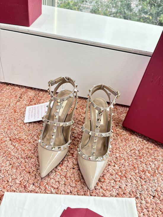 Valentino Classic Rivet Flats Patent Leather Comfortable Elevating Footwear