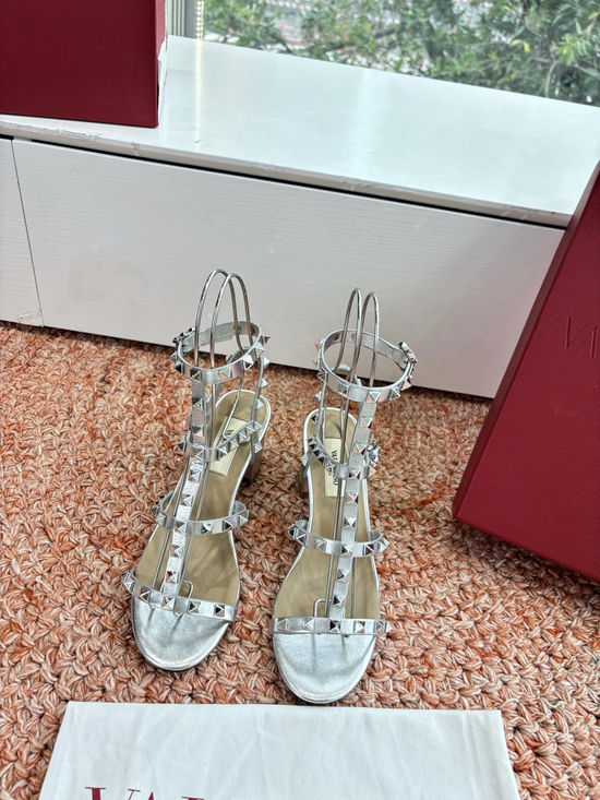 Valentino Classic Rivet Comfortable Elevating Casual Daily Shoes