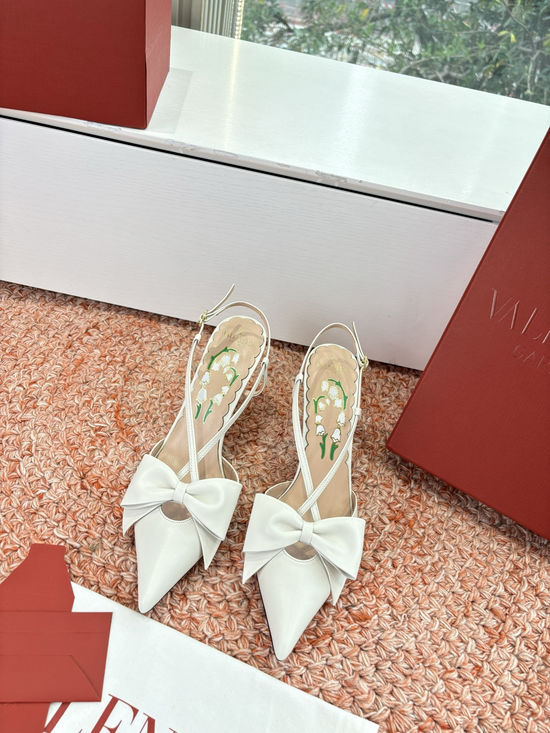Valentino Classic Rivet Comfortable Leather Upper Elevating Casual Shoes
