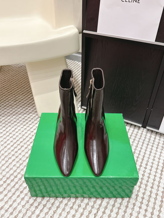 Bottega Veneta Genuine Leather Pointed Toe Ankle Boots