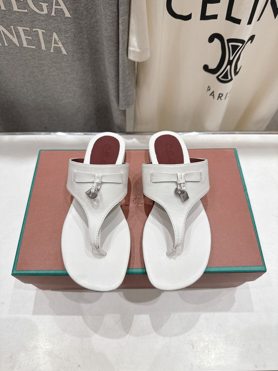 Loro Piana Premium Soft Sheepskin Flip Flops for Casual Daily Wear