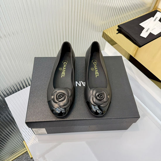 Chanel Two-tone Floral Block Heel Pumps with Leather Sole