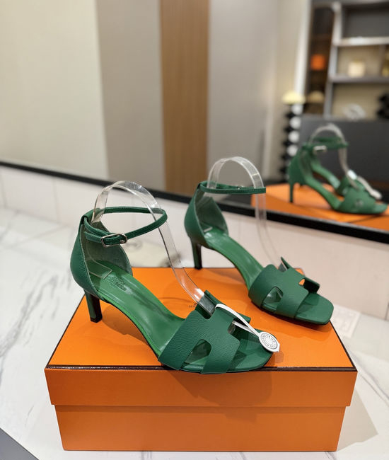 Hermes Elegant Palm Grain Leather Mid Heel Dress Shoes