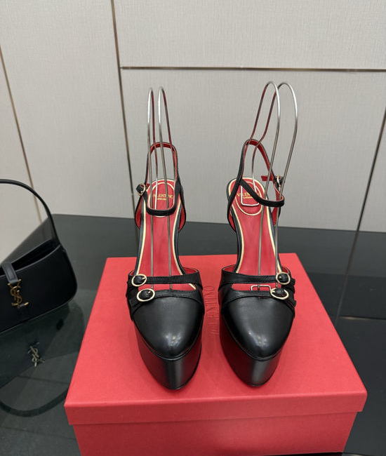 Valentino Classic Smooth Line Sandals Soft Leather Inner Sole