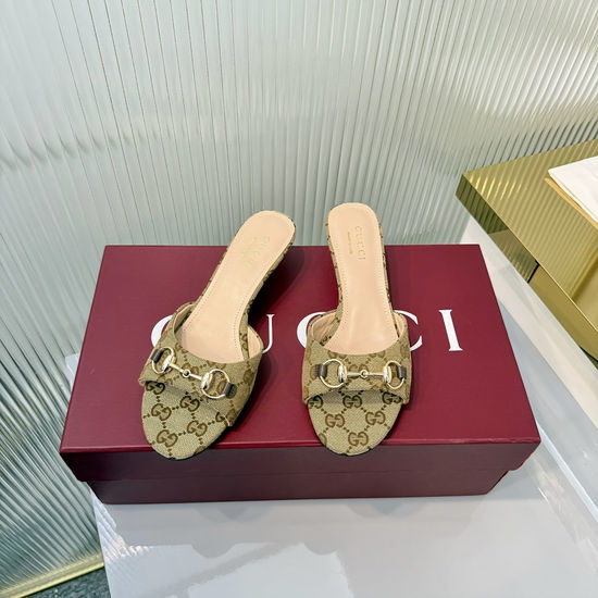 Gucci Classic Buckle Decor Canvas Comfortable Low Heel Sandals
